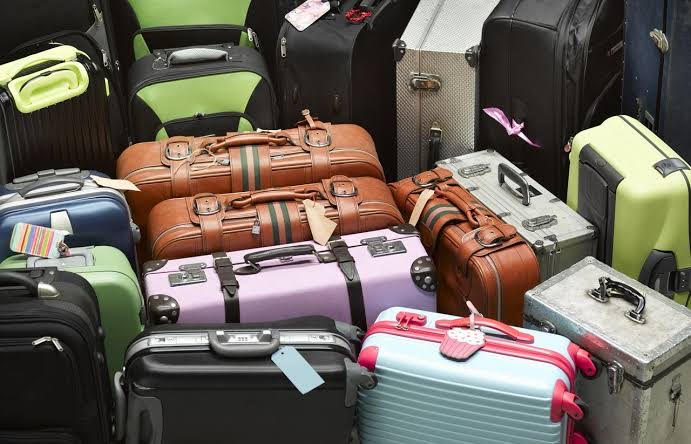 Baggage Handler Warns Travellers Who Personalise Their Suitcases with Ribbons