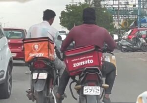 When Competitors Become Friends: Zomato Worker Aids Swiggy Delivery Boy in Pune