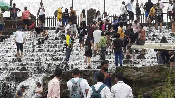 Lonavala traffic dept implements traffic changes due to surge in number of tourists