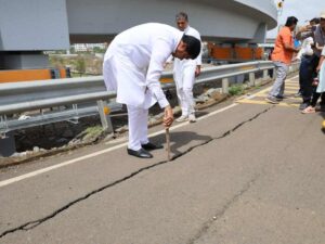 Maharashtra Congress Chief Inspects Cracks on Navi Mumbai's Atal Setu, Warns of Danger