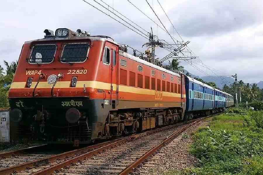 Passenger wins ₹80,000 compensation from Indian Railways over stolen bag on Malwa Express: District Commission Rules