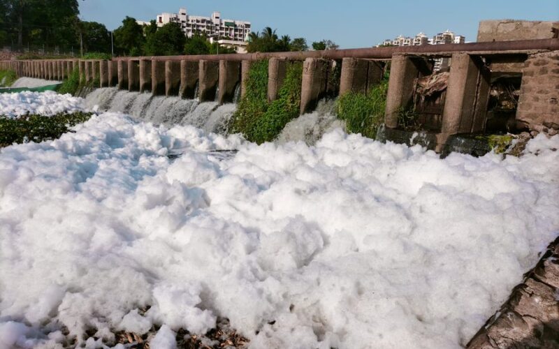 Toxic Foam on Indrayani River Raises Alarms Ahead of Ashadhi Wari Palkhi