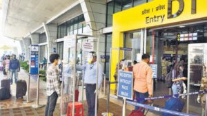 Delayed Flight Leads To Flyers Stranded for 4 Hours, Dubai Bound Passengers Order Food via Apps at Pune Airport