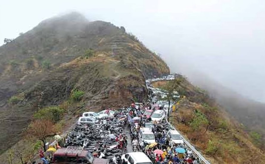 Pune: Forest dept chalks out plan to decongest weekend rush on Sinhagad fort 