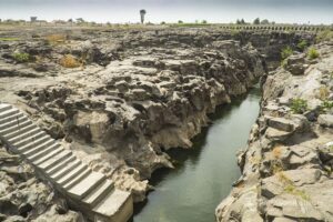 Pune's Geological Gems: Discovering Potholes of Mutha River's Bed