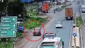 Buldhana Car Accident: Pedestrian Fatally Struck, Driver Flees the Scene