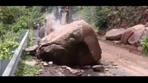 Pune: 6-Ton Rock Falls at Sinhagad Ghat: Tourists Urged to Travel Safely