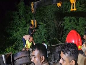 Tragic Accident on Pune-Mumbai Expressway: 5 Dead, 42 Injured After Bus Tractor Collision