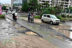Pimpri-Chinchwad Residents Urge Immediate Road Repairs at Jan Samwad Meeting